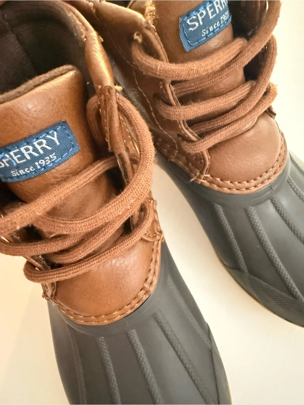 Sperry Kids Brown & Black Duck Boots (size 10)